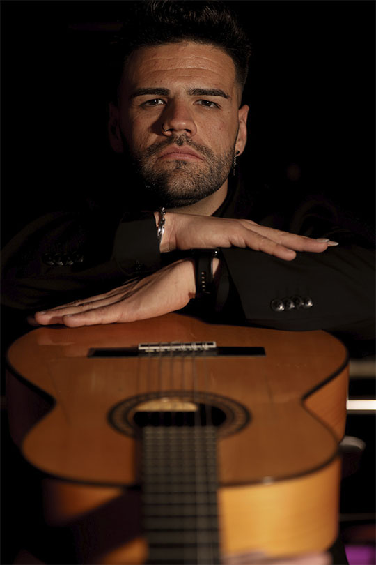 Jordi - Guitarrista y voz Jordi - Guitarrista y voz
